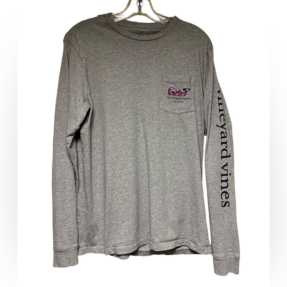 MEN’S VINEYARD VINES L-SLEEVE CLEVELAND T-SHIRT SIZE SMALL (youth XL)
